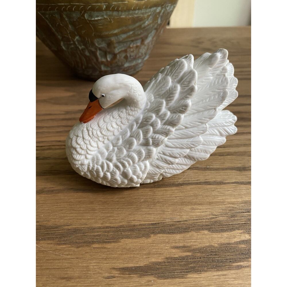 Vintage 1980s Porcelain Swan Royal Heritage White Swan Cottagecore Decor - Picture 2 of 5